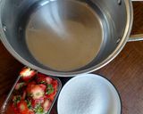 Une image de l'étape 1 de Sirop queues de fraises.