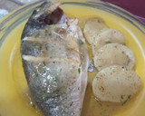 Foto del paso 7 de la receta: Dorada o lubina al horno con crema de salsa de pescado