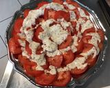 Une image de l'étape 5 de Salade de tomates sauce crème, basilic et fleurs d ail du jardin.
