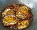 Foto langkah ke 2 dari resep Telur mata sapi masak kecap.