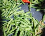 Foto langkah ke 2 dari resep Tumis Telur Kacang Panjang.