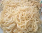 A picture of step 2 of Spaghetti indomie.