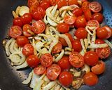 Édesköményes-szardíniás shakshuka főtt rizzsel recept fázis 3 fotója
