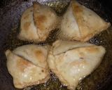 A picture of step 5 of Aalu ke samosay.