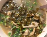 Hình bước làm 3 của món Canh chân gà nấu lá giang