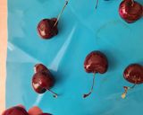 Foto del paso 4 de la receta: Cerezas bañadas en chocolate versión saludable 🍒