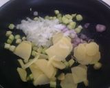 Foto del passaggio 2 della ricetta Spaghetti al nero di seppia su crema di asparagi e orata