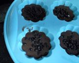 A picture of step 2 of Choco chips cupcakes.