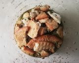 Foto del paso 5 de la receta: Patatas con carne en salsa con picada de frutos secos
