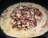 Foto del passaggio 2 della ricetta Risotto ai funghi porcini