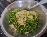 A picture of step 1 of Oats Chilla.