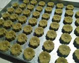 Foto langkah ke 5 dari resep Moringa Gluten Free Cookies (Kukis Daun Kelor).