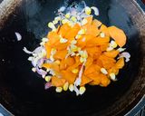 Foto langkah ke 3 dari resep Tumis wortel kol jagung.