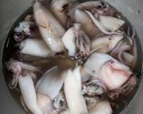 Foto langkah ke 1 dari resep Cumi Saus Hitam Manis.