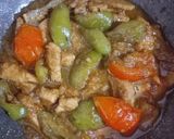 Foto langkah ke 4 dari resep Tumis Ayam Cabe Gendot.