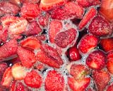 عکس مرحله 2 از دستور مربا و‌شربت توت فرنگی🍓