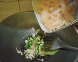 Foto langkah ke 2 dari resep Kulit sapi tumis cabe ijo.