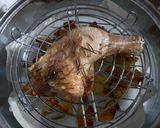 Foto del passaggio 3 della ricetta Coscia e sovraccoscio di pollo e patate con il forno alogeno