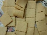 पाकाचे कडक शंकरपाळे (Pakache Kadak Shankarpale Recipe In Marathi)