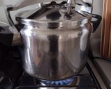 Foto del paso 4 de la receta: Garbanzos con mote en olla a presión
