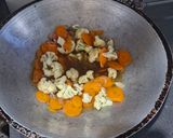 Foto langkah ke 5 dari resep Tumis Wortel Kembang Kol.