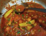 A picture of step 4 of Punjabi Aloo Matar ki subji.