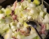 Une image de l'étape 2 de °Spaghettis aux poireaux façon carbonara °.