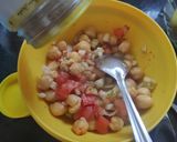 A picture of step 2 of Chickpeas Boat Salad.