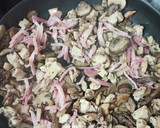 Foto del paso 1 de la receta: Empanada de pollo, bacon y setas, con bechamel