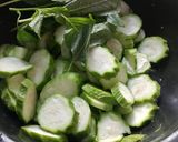 Foto langkah ke 1 dari resep Sayur bening gambas, bayam liar.