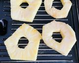 A picture of step 1 of Caramelized Pineapple Suji Halwa.