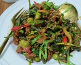 รูปขั้นตอนการทำที่ 7 ของ ผัดเผ็ดเนื้อ ใบยี่หร่า