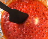 Foto del paso 3 de la receta: Salsa de tomate frito casero express y sin manchar, usando el microondas