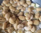 Foto del paso 7 de la receta: Bacalao a la salsa de habas y menta
