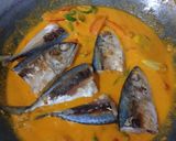 Foto langkah ke 4 dari resep Ikan kembung/tongkol bumbu kuning.