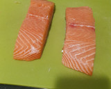 Foto del paso 5 de la receta: Salmón noruego en salsa holandesa con guarnición caramelizada