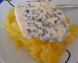 Foto del paso 3 de la receta: Patatas rellenas de queso azul y nueces -en microondas-