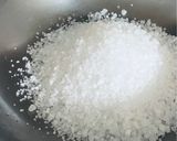 Foto del passaggio 1 della ricetta Sale aromatizzato al basilico