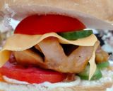 Hình bước làm 2 của món Hamburger ức gà sốt teriyaki và ức gà bọc phô mai chiên xù