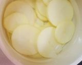 A picture of step 4 of Super crispy potato chips.