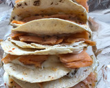 Foto del paso 4 de la receta: Quesadilla de salmón ahumado con orégano