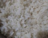 Une image de l'étape 2 de Boules de riz au fromage à la sauce rouge.