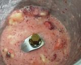स्ट्रॉबेरी बनाना स्मूधी (Strawberry Banana Smoothie Recipe In Marathi) रेसिपी स्टेप 4 फोटो 
