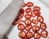 Foto del paso 2 de la receta: 🌶️Sal picante especiada🌶️ Con jalapeño, pimentón ahumado y ajo