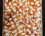 Foto del paso 3 de la receta: Pizza de salmón, mozzarella y brie