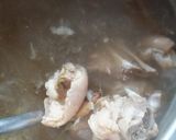 รูปขั้นตอนการทำที่ 4 ของ ต้มส้มขาหมู (ใส่ใบส้มป่อย)