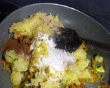 A picture of step 4 of Potato spring onion papad roll.