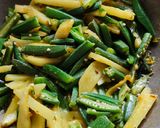 A picture of step 6 of Gujrati Bhinda batata nu shak/allo bhindi ki sabzi.