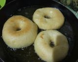 Foto langkah ke 3 dari resep Donat coklat mesis.