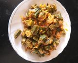A picture of step 2 of Lady finger masala.